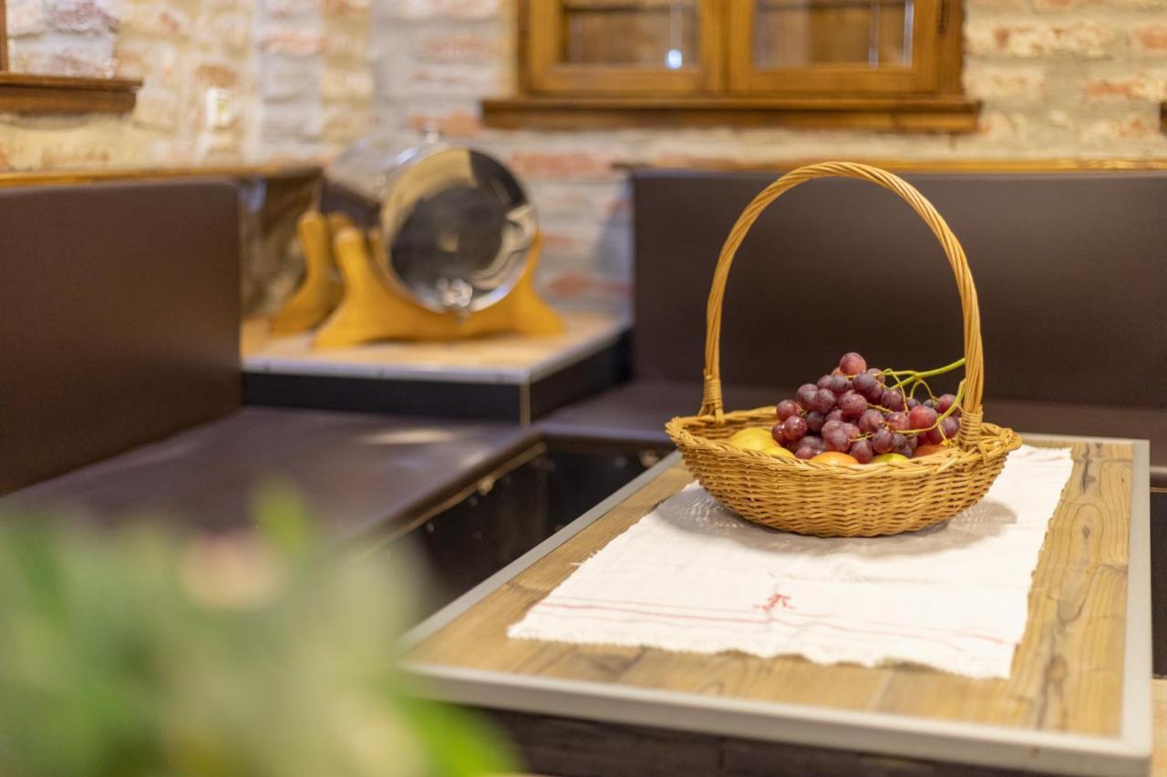 Kuca Za Odmor Baranjski Dvori Hotell Zmajevac Exteriör bild