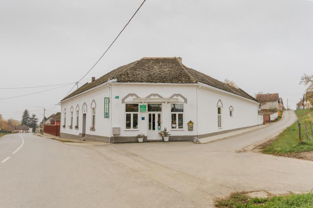 Kuca Za Odmor Baranjski Dvori Hotell Zmajevac Exteriör bild