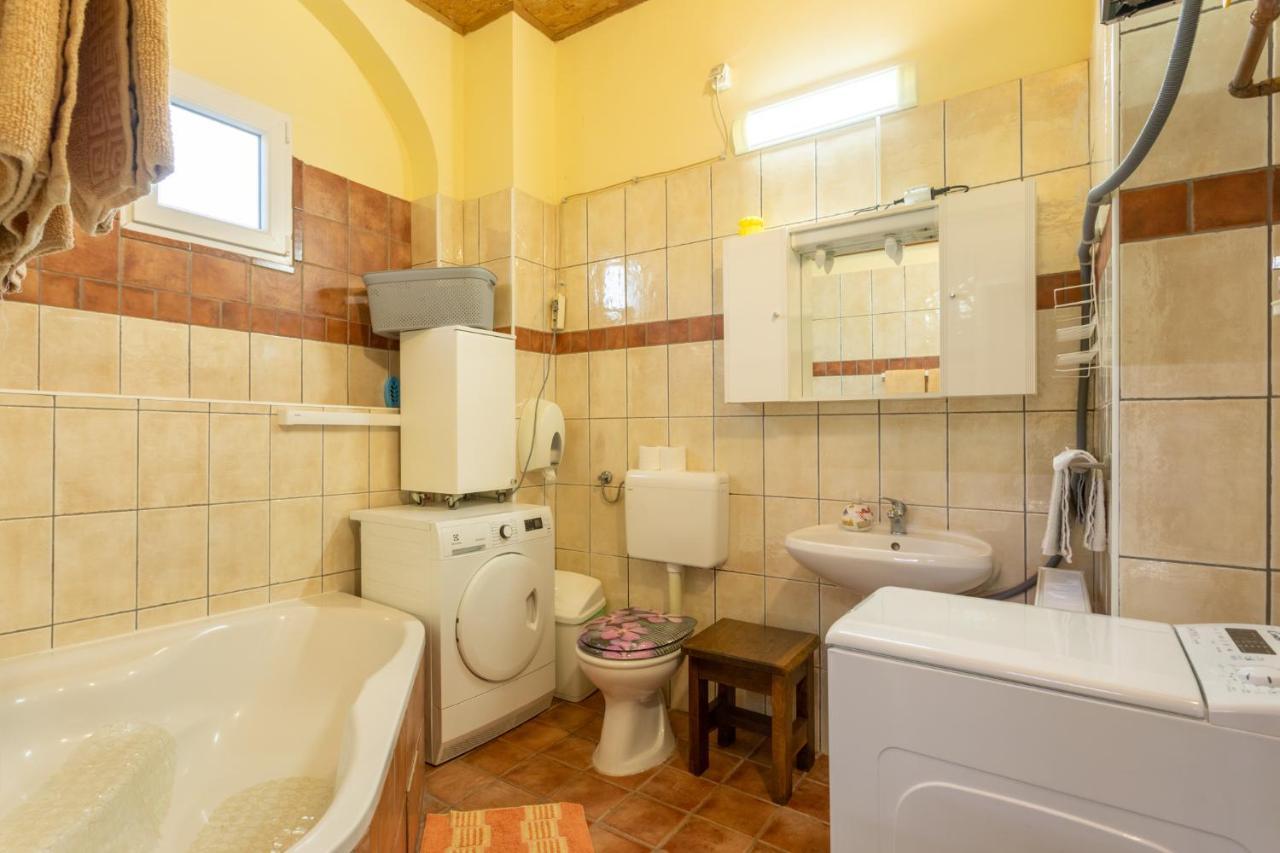 Kuca Za Odmor Baranjski Dvori Hotell Zmajevac Exteriör bild